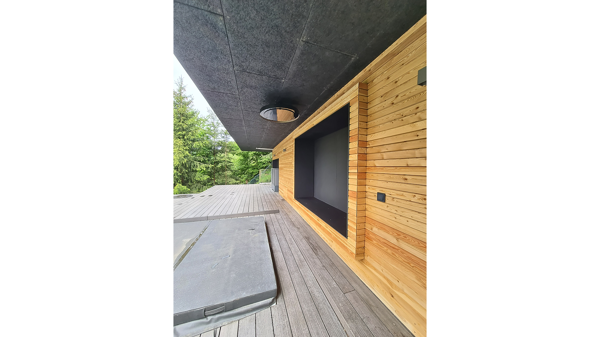 Holzfassade – Referenzprojekt Holzfassade mit horizontaler Holzverschalung an einem Wohnhaus