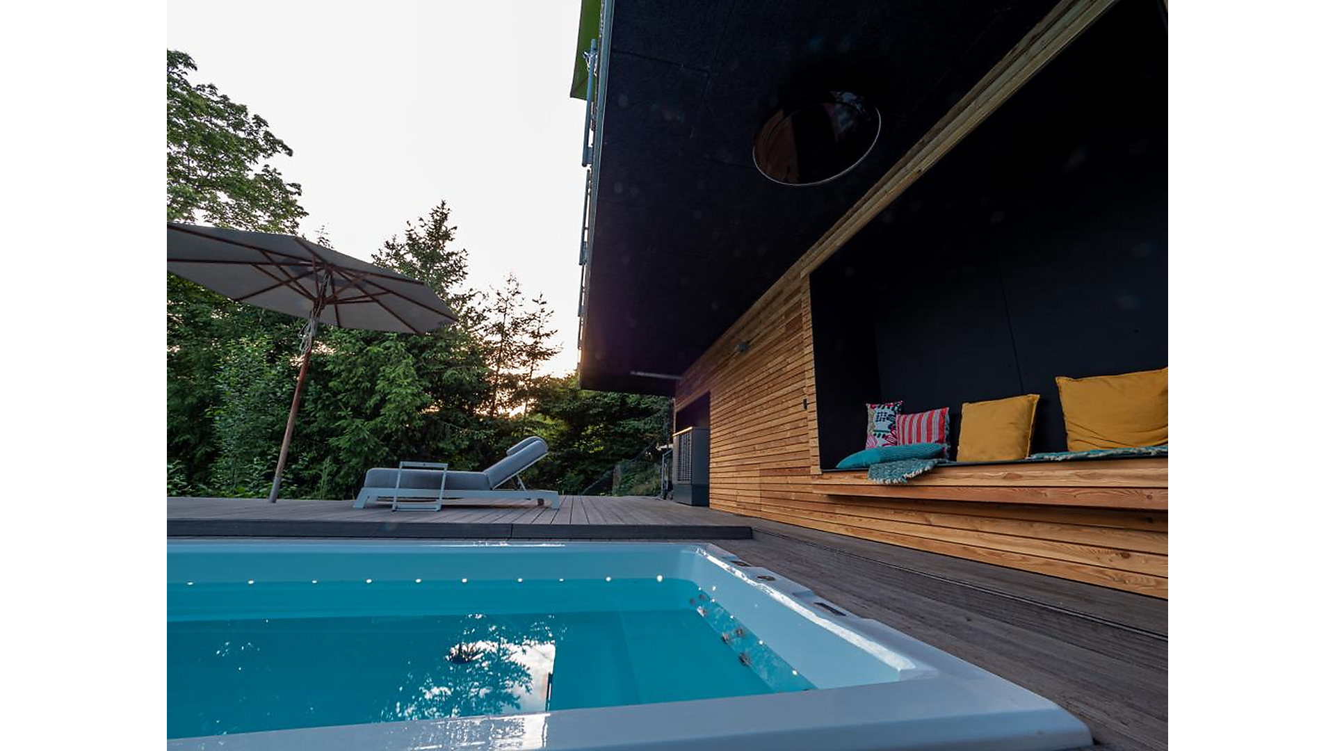 Holzfassade – Referenzprojekt Holzfassade mit horizontaler Holzverschalung an einem Wohnhaus