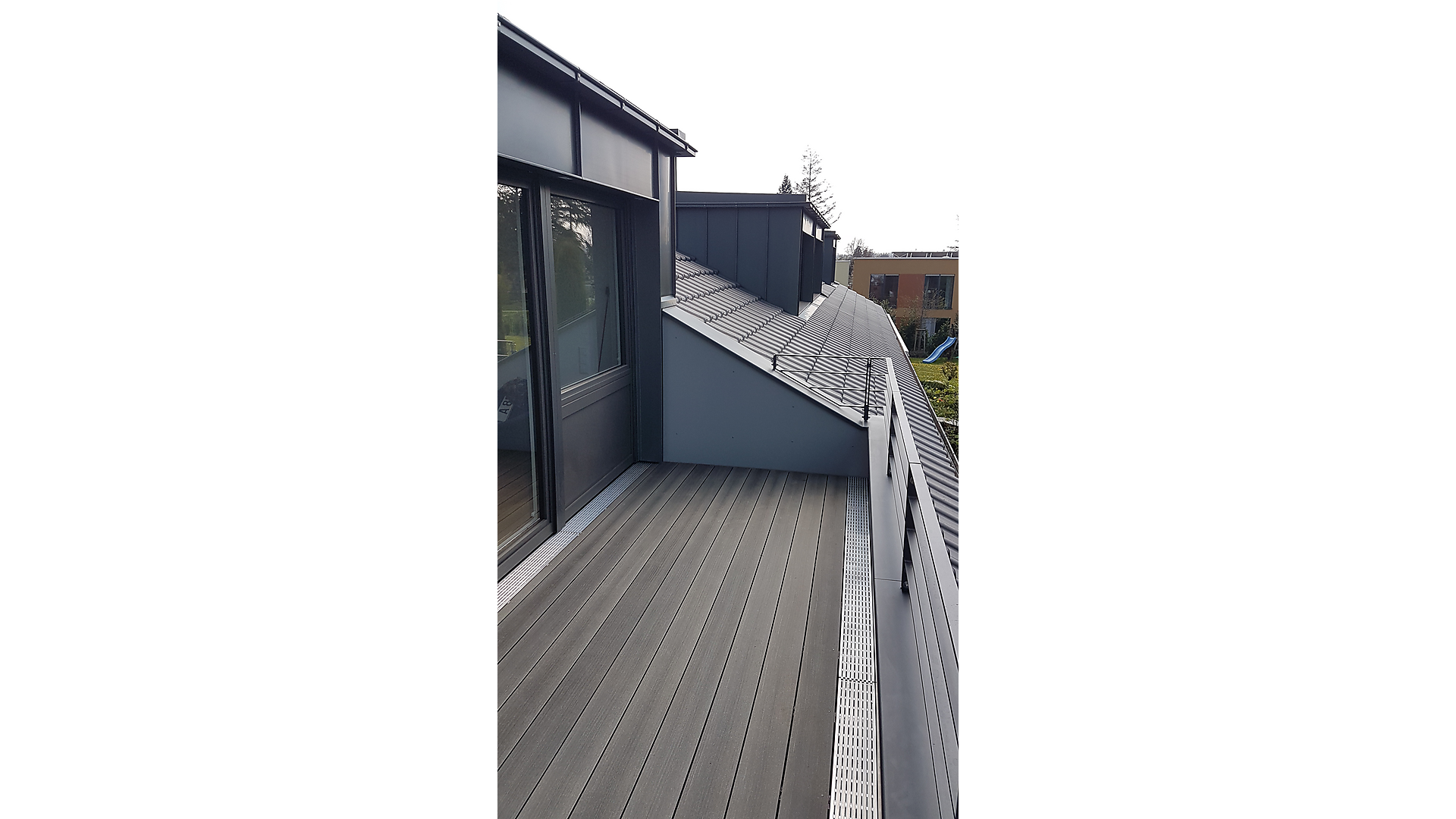 Dachterrasse nach Modernisierung – Referenz Modernisierte Dachterrasse im Zuge einer Gebäudemodernisierung