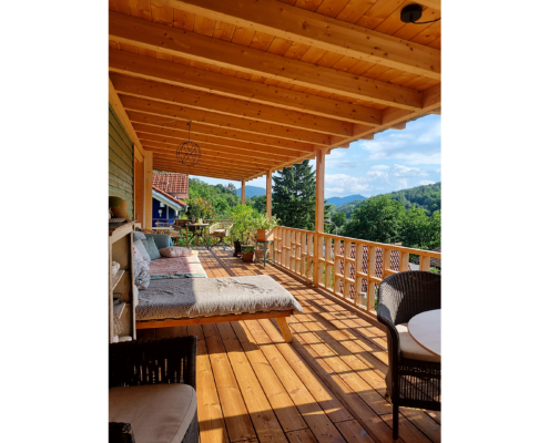Holzpergola – Terrassenüberdachung Holzpergola als Terrassenüberdachung an einem Wohnhaus