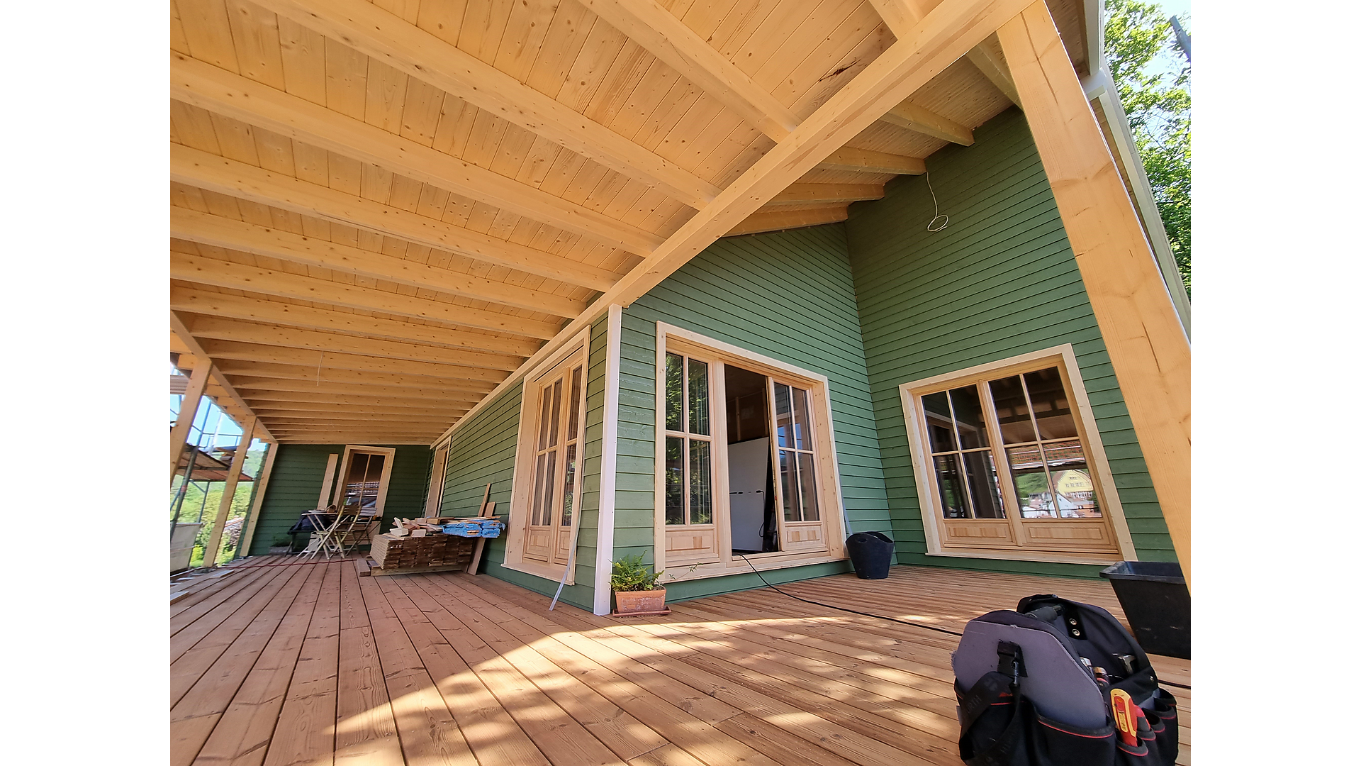 Holzrahmenbau – Referenz Einfamilienhaus in Holzrahmenbauweise mit Holzfassade und Holzterrasse