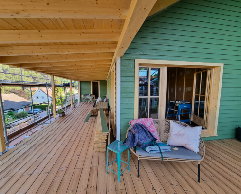 Holzrahmenbau – Referenz Einfamilienhaus in Holzrahmenbauweise mit Holzfassade und Holzterrasse